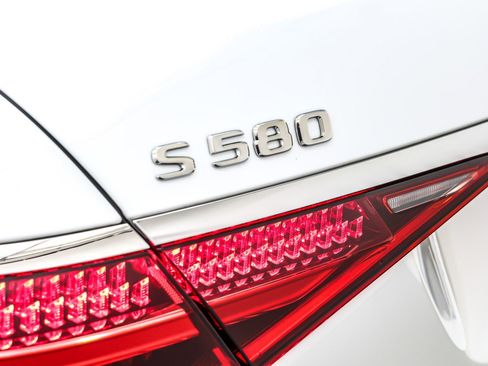 New 2025 Mercedes-Benz S 580 4MATIC Sedan image 9