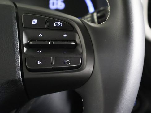 Used 2025 Hyundai Venue Limited FWD image 35