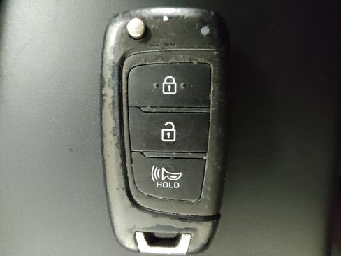 Used 2023 Hyundai Venue SEL FWD image 32