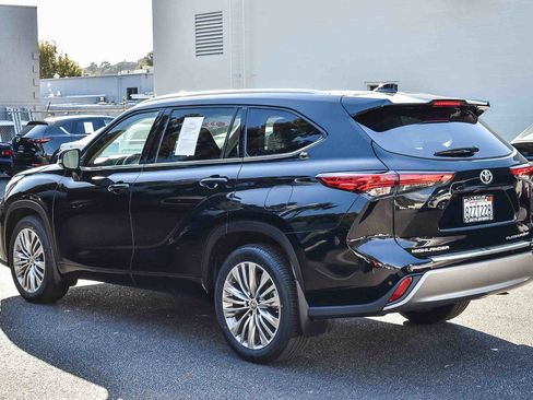 Used 2022 Toyota Highlander Platinum image 4