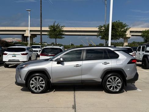 Used 2022 Toyota RAV4 XLE Premium FWD image 7