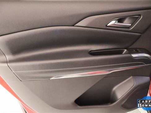 Used 2025 Chevrolet Traverse LT w/ Driver Confidence Package image 18