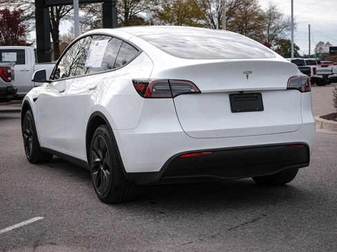Used 2024 Tesla Model Y Long Range image 9