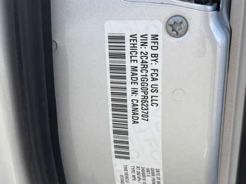 Used 2023 Chrysler Pacifica Limited image 14