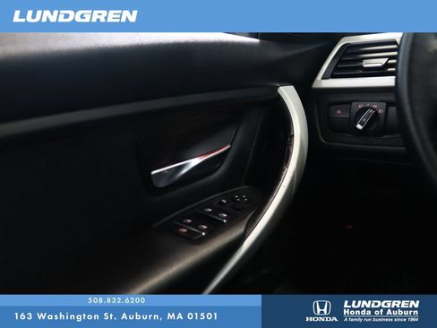 Used 2018 BMW 320i xDrive Sedan w/ Convenience Package AWD/4WD image 28