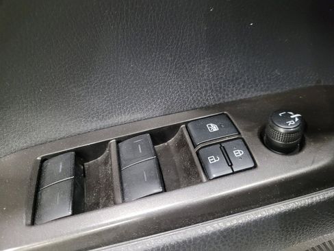 Used 2021 Toyota Camry LE FWD image 27