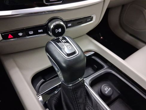 Used 2020 Volvo S60 T5 Momentum w/ Premium Package image 15