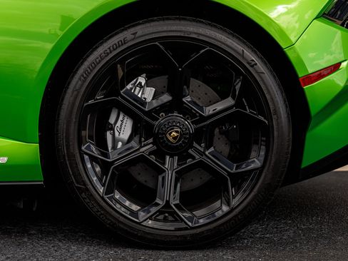 Used 2023 Lamborghini Huracan Tecnica image 10