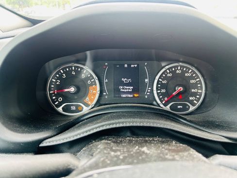 Used 2020 Jeep Renegade Latitude FWD image 13
