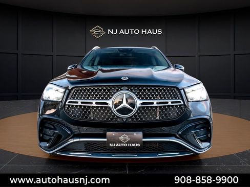 Used 2024 Mercedes-Benz GLE 450e 4MATIC w/ AMG Line Exterior image 3