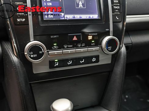 Used 2014 Toyota Camry SE FWD image 19