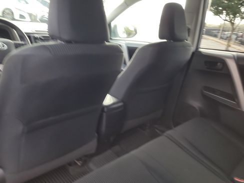 Used 2018 Toyota RAV4 LE image 13