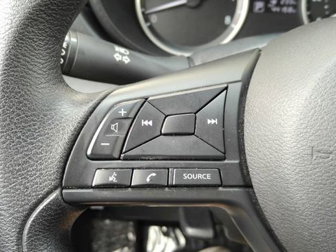 Used 2025 Nissan Versa S FWD image 31
