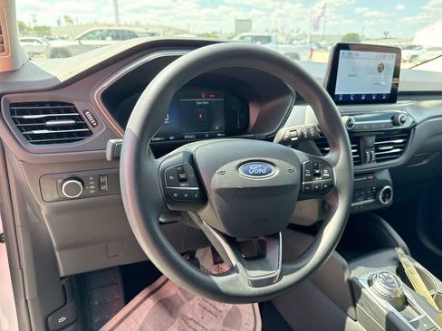 Used 2025 Ford Escape Active AWD/4WD image 11