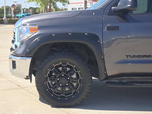 Certified 2017 Toyota Tundra SR5 w/ SR5 Upgrade Package AWD/4WD image 9