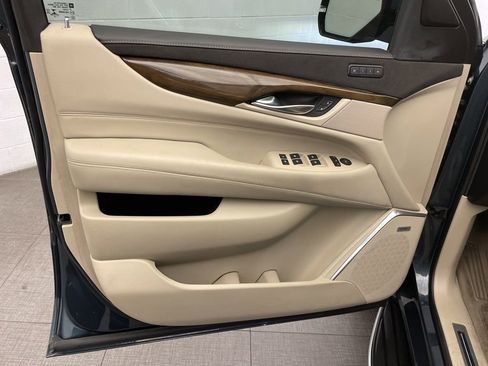 Used 2020 Cadillac Escalade Luxury w/ LPO, Radiant Package AWD/4WD image 20