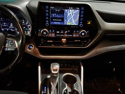 Certified 2021 Toyota Highlander XLE image 18