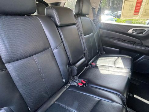 Used 2017 Nissan Pathfinder Platinum w/ Midnight Edition Package AWD/4WD image 29