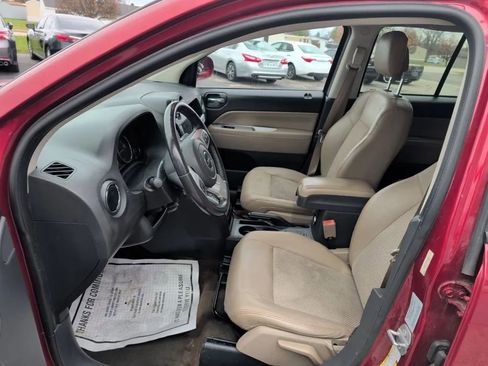 Used 2017 Jeep Compass Latitude FWD image 25