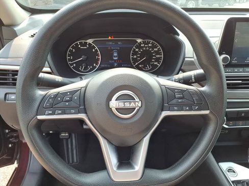 Used 2024 Nissan Altima 2.5 SV FWD image 27