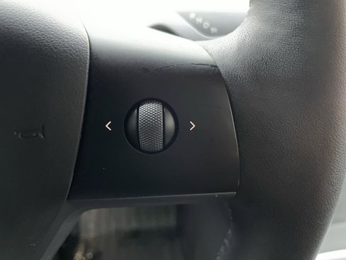 Used 2022 Tesla Model Y Long Range image 22