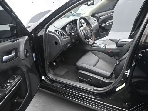 Used 2022 Chrysler 300 Touring w/ Sport Appearance Package RWD image 9