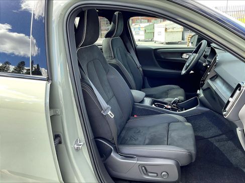 Used 2023 Volvo XC40 Recharge Plus w/ Protection Package Premier image 10