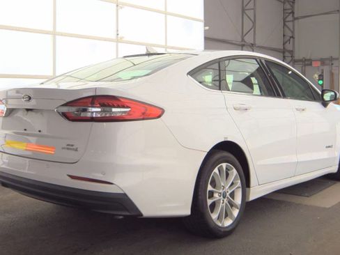 Used 2019 Ford Fusion SE FWD image 5