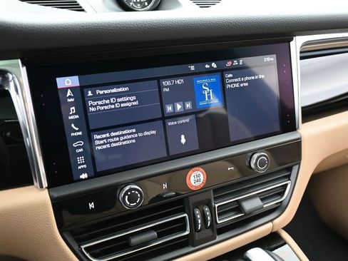 Certified 2025 Porsche Macan image 20