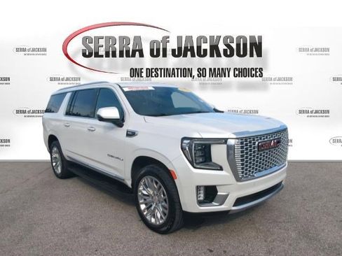 Used 2023 GMC Yukon XL Denali AWD/4WD image 2