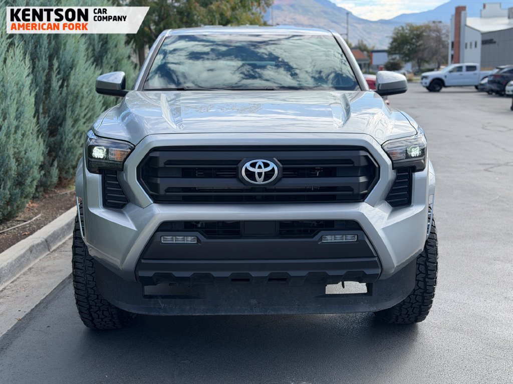 Used 2025 Toyota Tacoma SR5 AWD/4WD image 2