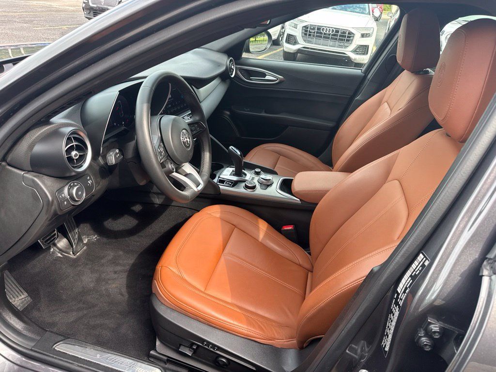 Used 2024 Alfa Romeo Giulia Ti w/ Active Assist Plus Package AWD/4WD image 27