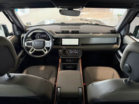 Used 2024 Land Rover Defender 110 X-Dynamic SE image 22