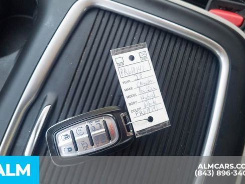 Used 2023 Chrysler Pacifica Touring-L image 33