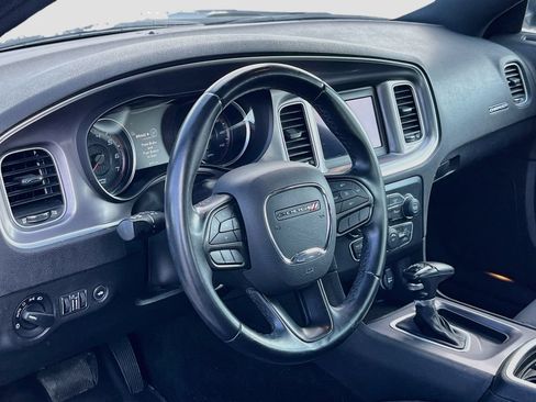 Used 2022 Dodge Charger SXT RWD image 9