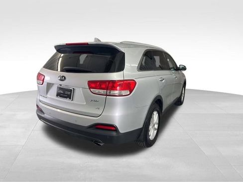 Used 2018 Kia Sorento LX w/ LX V6 Convenience Package image 5