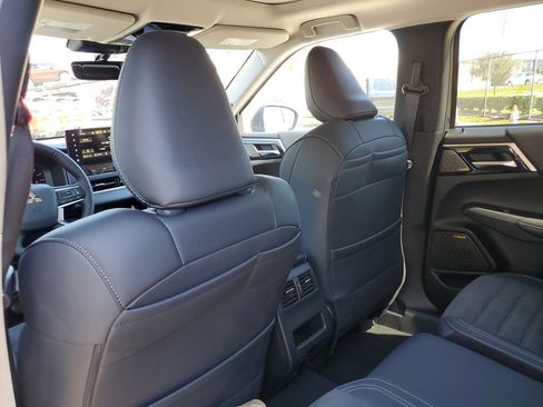 New 2026 Mitsubishi Outlander LE FWD image 7