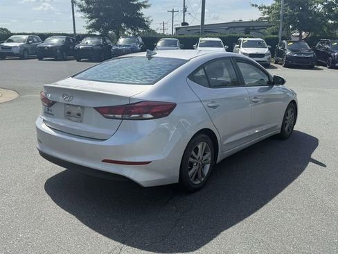 Used 2017 Hyundai Elantra SE FWD image 6