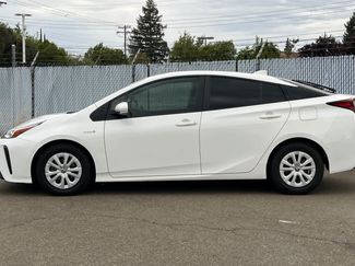 Used 2022 Toyota Prius LE FWD video 2