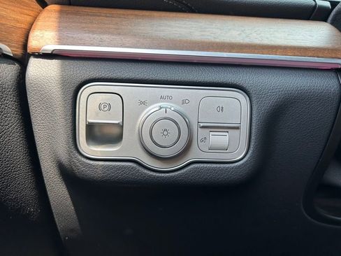 Used 2025 Mercedes-Benz GLS 450 4MATIC image 59