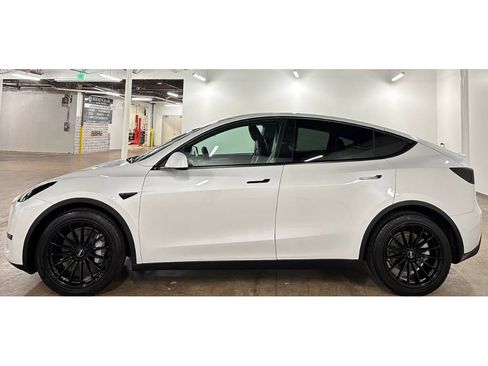 Used 2023 Tesla Model Y Long Range AWD/4WD image 7