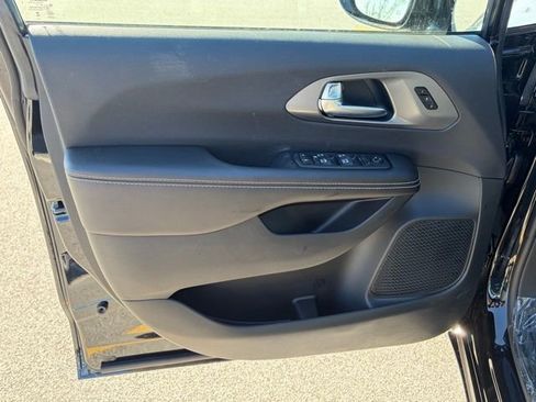 New 2026 Chrysler Pacifica Select w/ S Appearance Package FWD image 12