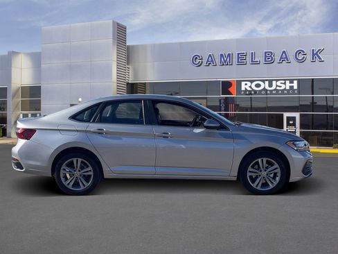 Used 2024 Volkswagen Jetta SE FWD image 7