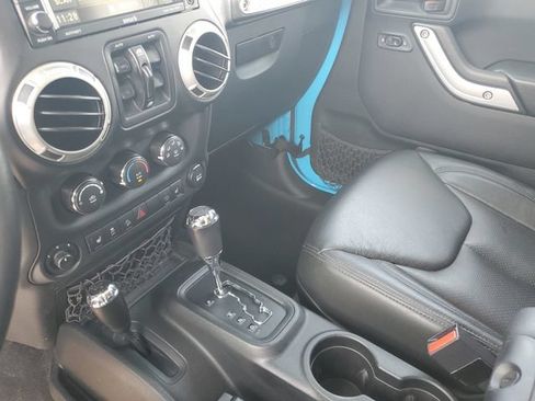 Used 2017 Jeep Wrangler Unlimited Sahara w/ Max Tow Package AWD/4WD image 18