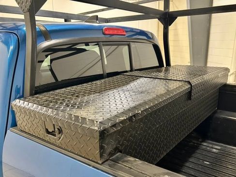 Used 2018 Toyota Tacoma SR5 AWD/4WD image 17