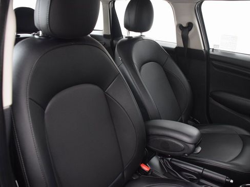 Used 2015 MINI Cooper 4-Door Hardtop image 17