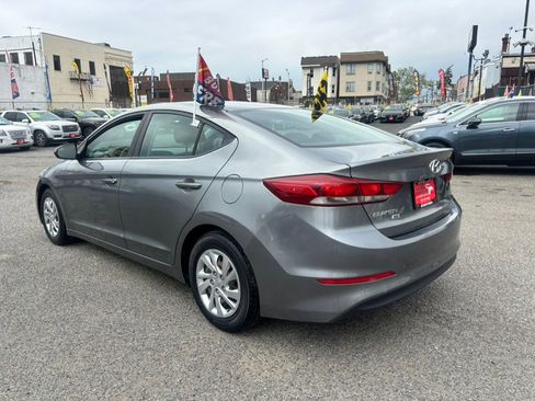 Used 2018 Hyundai Elantra SE FWD image 3