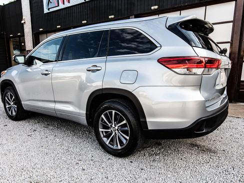 Used 2018 Toyota Highlander XLE FWD image 8