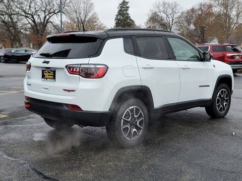 Used 2024 Jeep Compass Trailhawk image 7