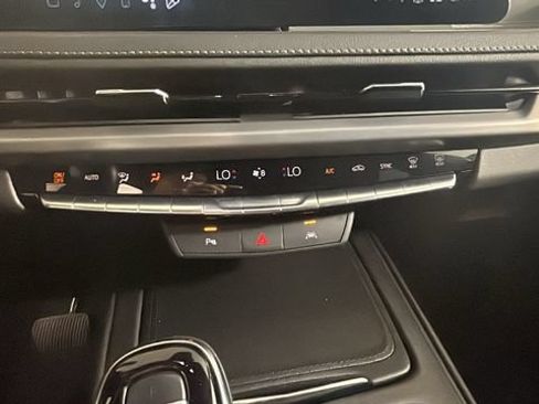 Used 2024 Cadillac XT4 Premium Luxury AWD/4WD image 21